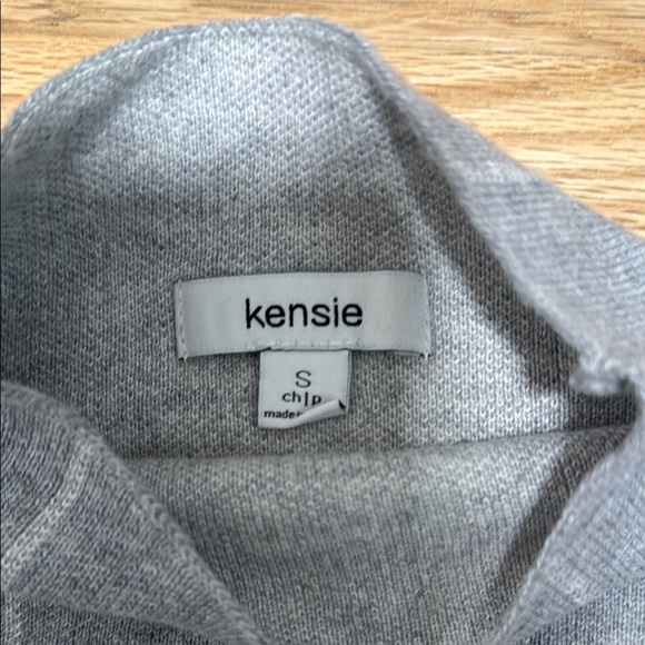 Gray Grid Pattern Sweater - Picture 2 of 4